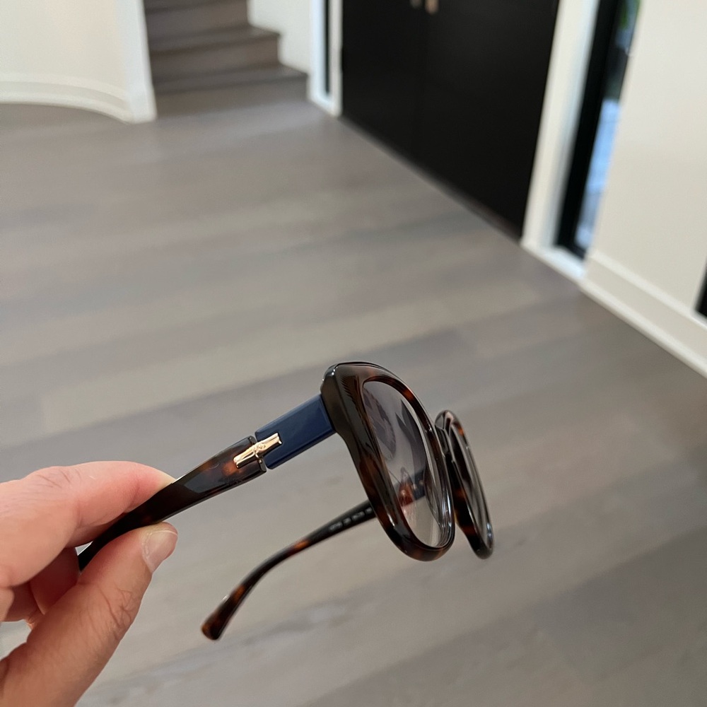 Longchamp Elegant Tortoise Shell Sunglasses - Picture 10 of 15